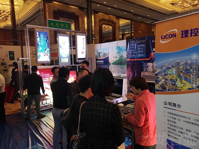 LED燈桿屏|智慧燈桿屏|立柱廣告機(jī)|LED廣告機(jī)|智慧路燈屏|燈桿廣告屏|燈桿屏 LED燈桿屏|智慧燈桿屏|立柱廣告機(jī)|LED廣告機(jī)|智慧路燈屏|燈桿廣告屏|燈桿屏