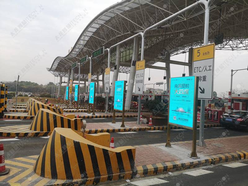 LED廣告機南昌昌北機場 (1).jpg LED廣告機南昌昌北機場 (1).jpg