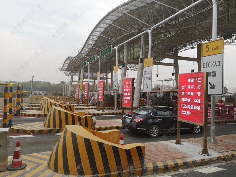 LED廣告機南昌昌北機場 (3).jpg LED廣告機南昌昌北機場 (3).jpg